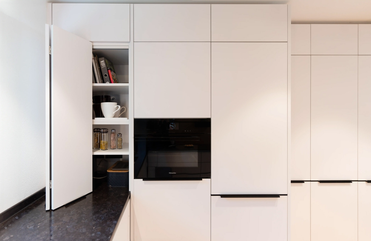 Tan Küche Fronten und Schrank