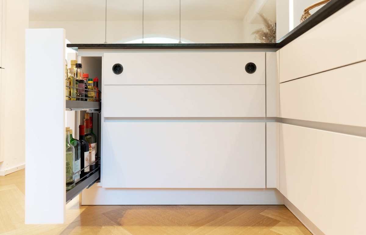 Tan Küche Ausziehschrank